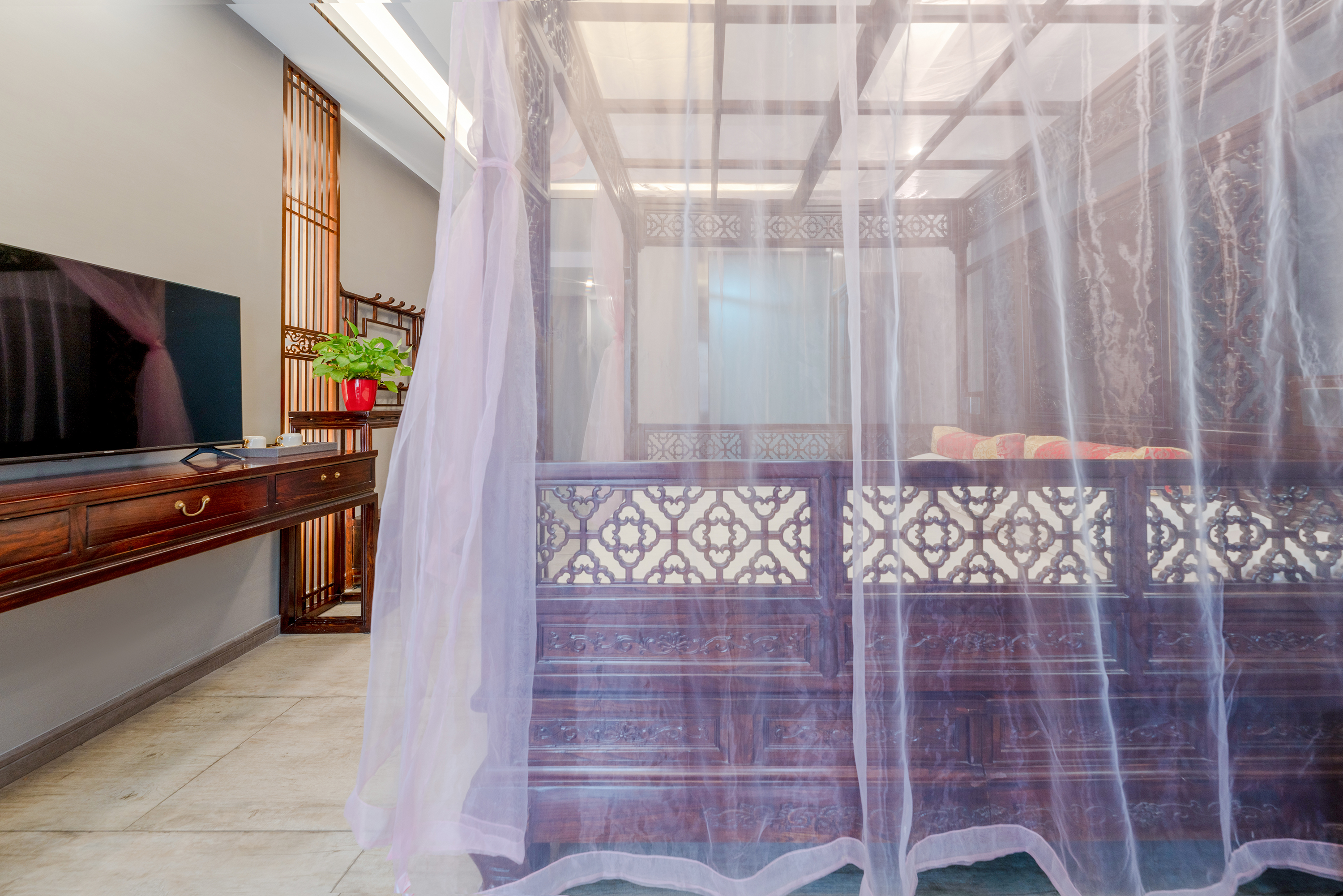 明清古典大床房（乳胶床垫+蚕丝被芯+亲肤布草）