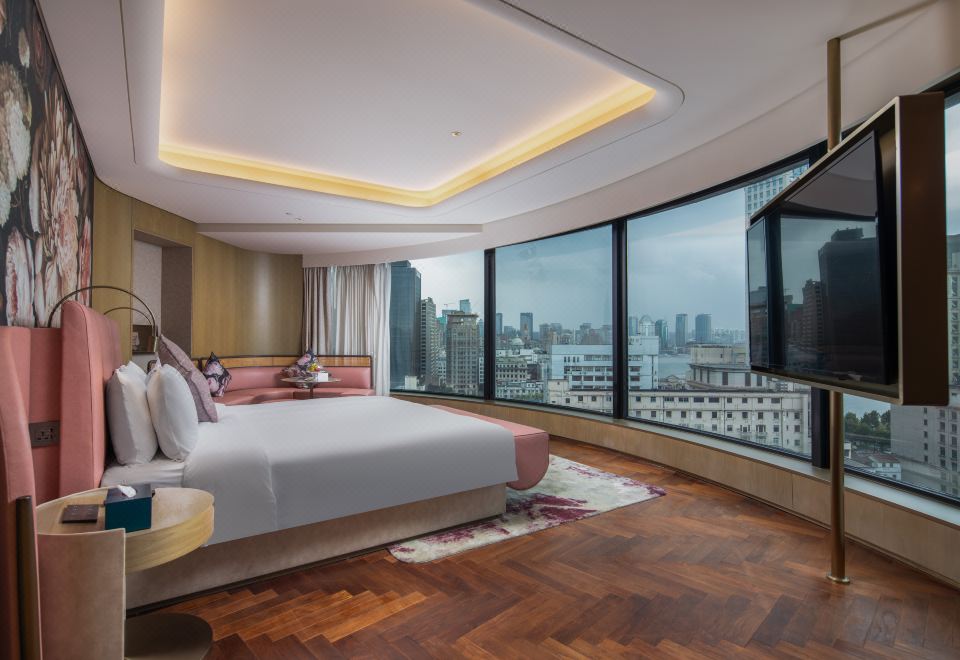 外灘江景全視野大床房