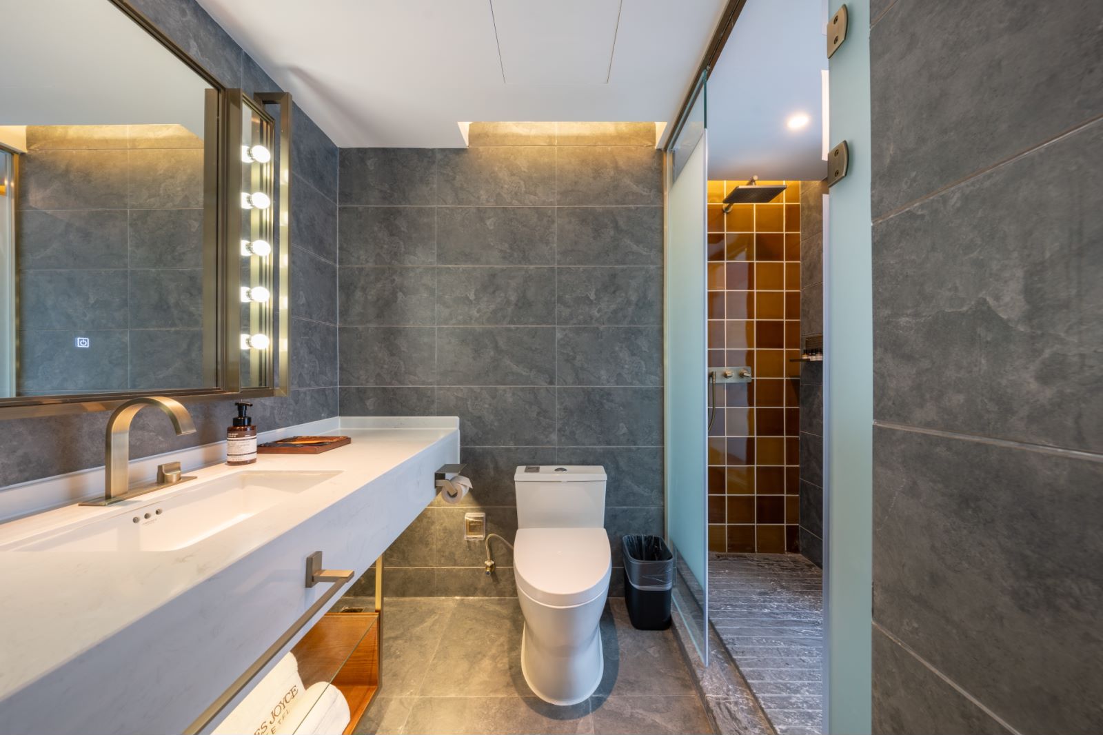 啡凡海景大床房（投屏+侧面看海）