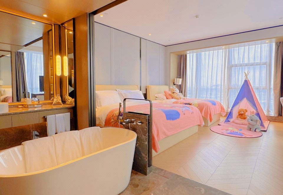家庭双床房（智能客控+蓝牙音响+豪华浴缸+小童玩具）