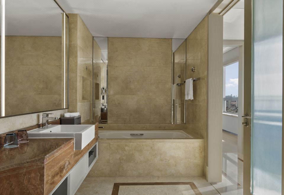 Shanghai Marriott Hotel Yangpu RiversidePanorama City View King Room