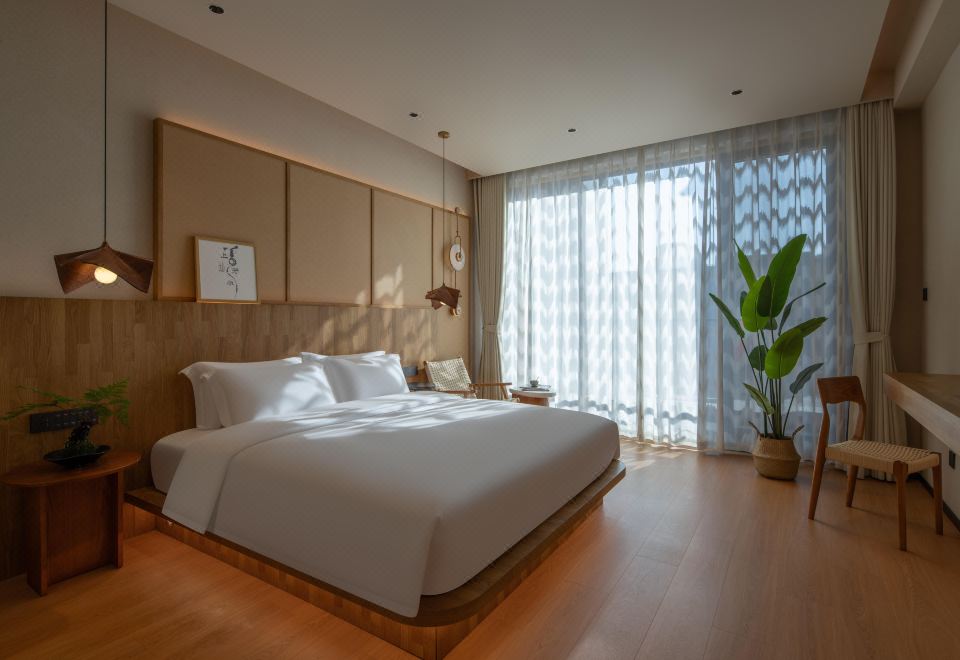 Standard Queen Room