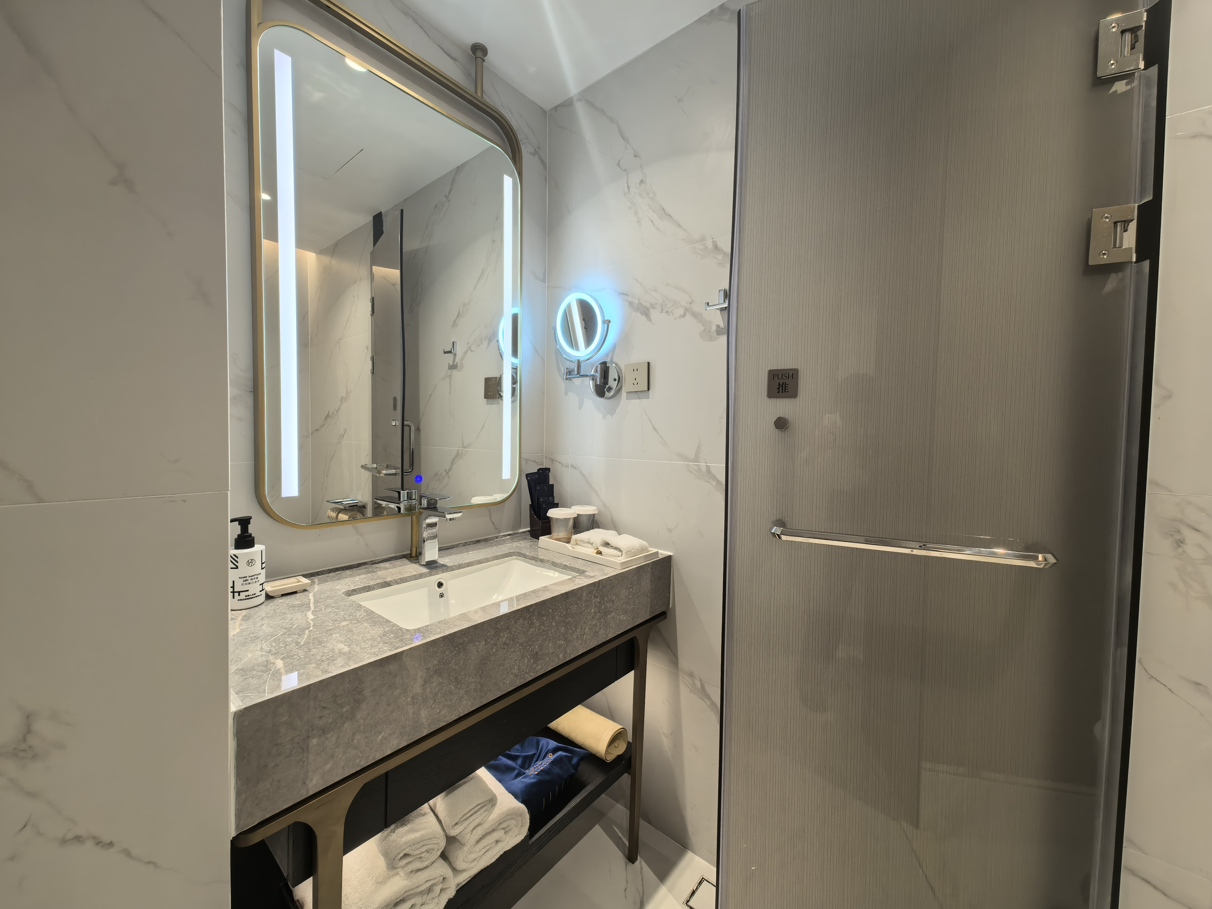 行政尊享双床房（智能设备-防蟎床垫-茶具）