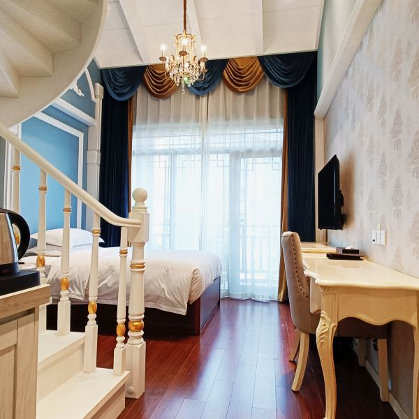 尊享复式家庭房