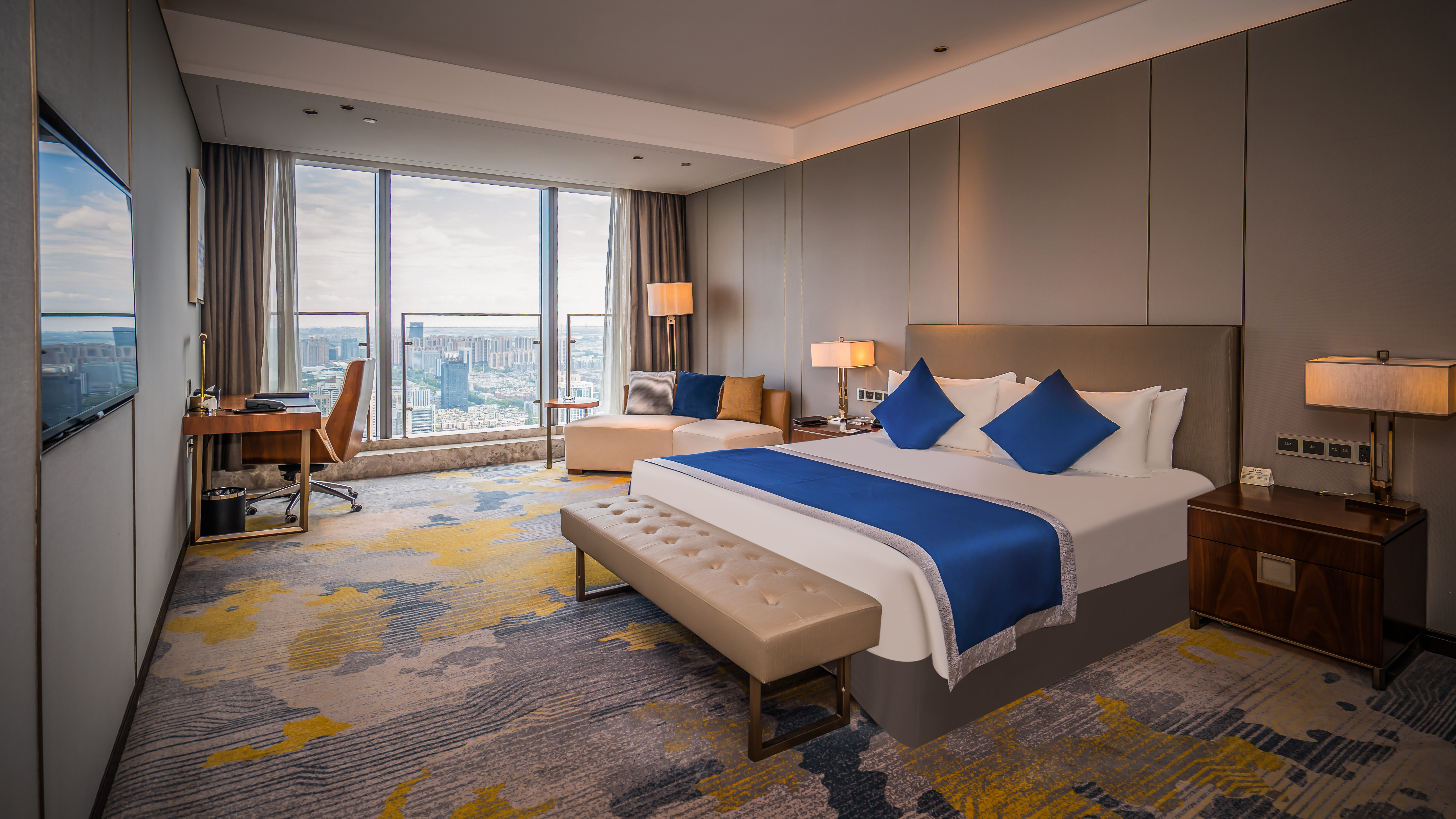 Golden Eagle Summit Hotel Maanshan全景大床房（城市景观+超大浴缸+斯林百兰床垫）