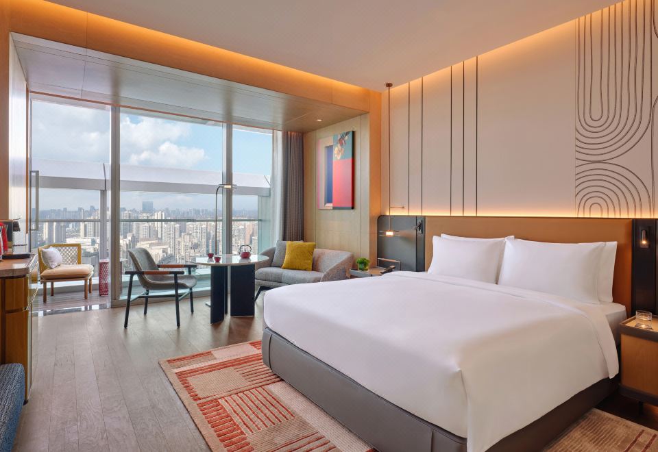 1 King Bed, City View, Balcony