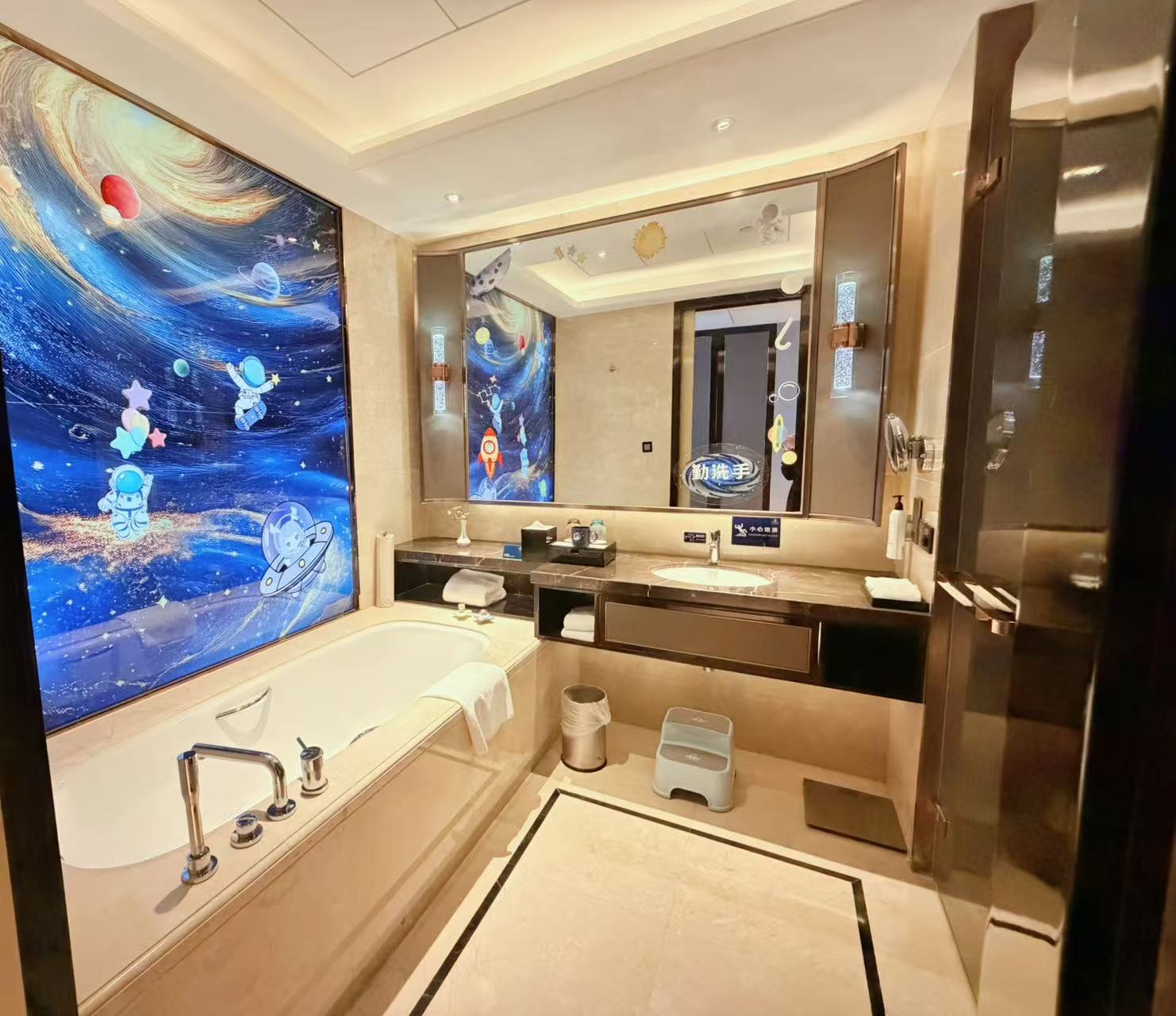 STAR星际家庭房（太空舱）