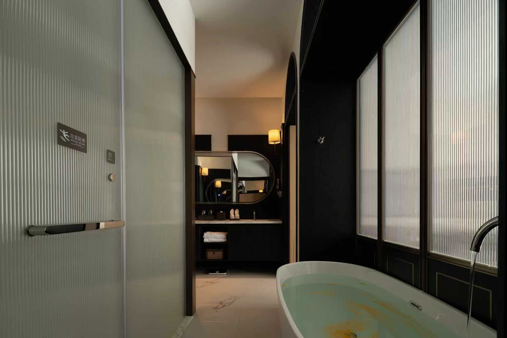 Executive Queen Room