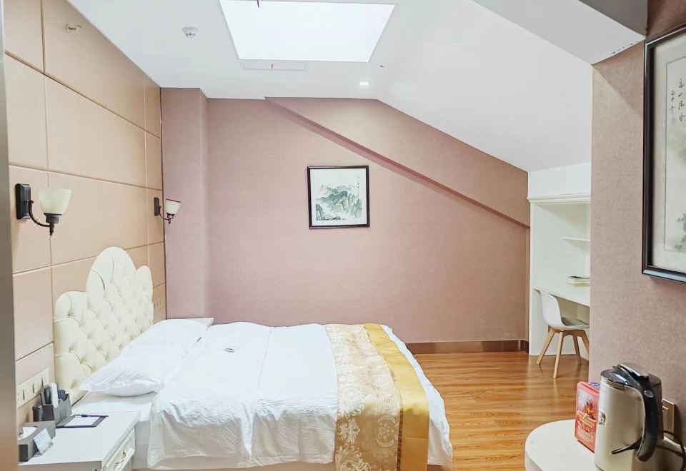 Queen Room