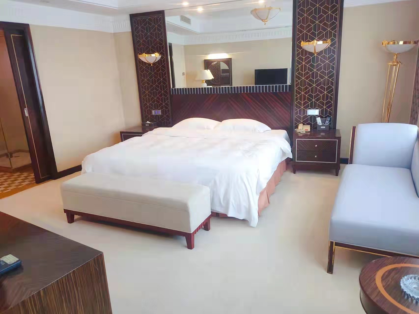 豪华行政婚房套房