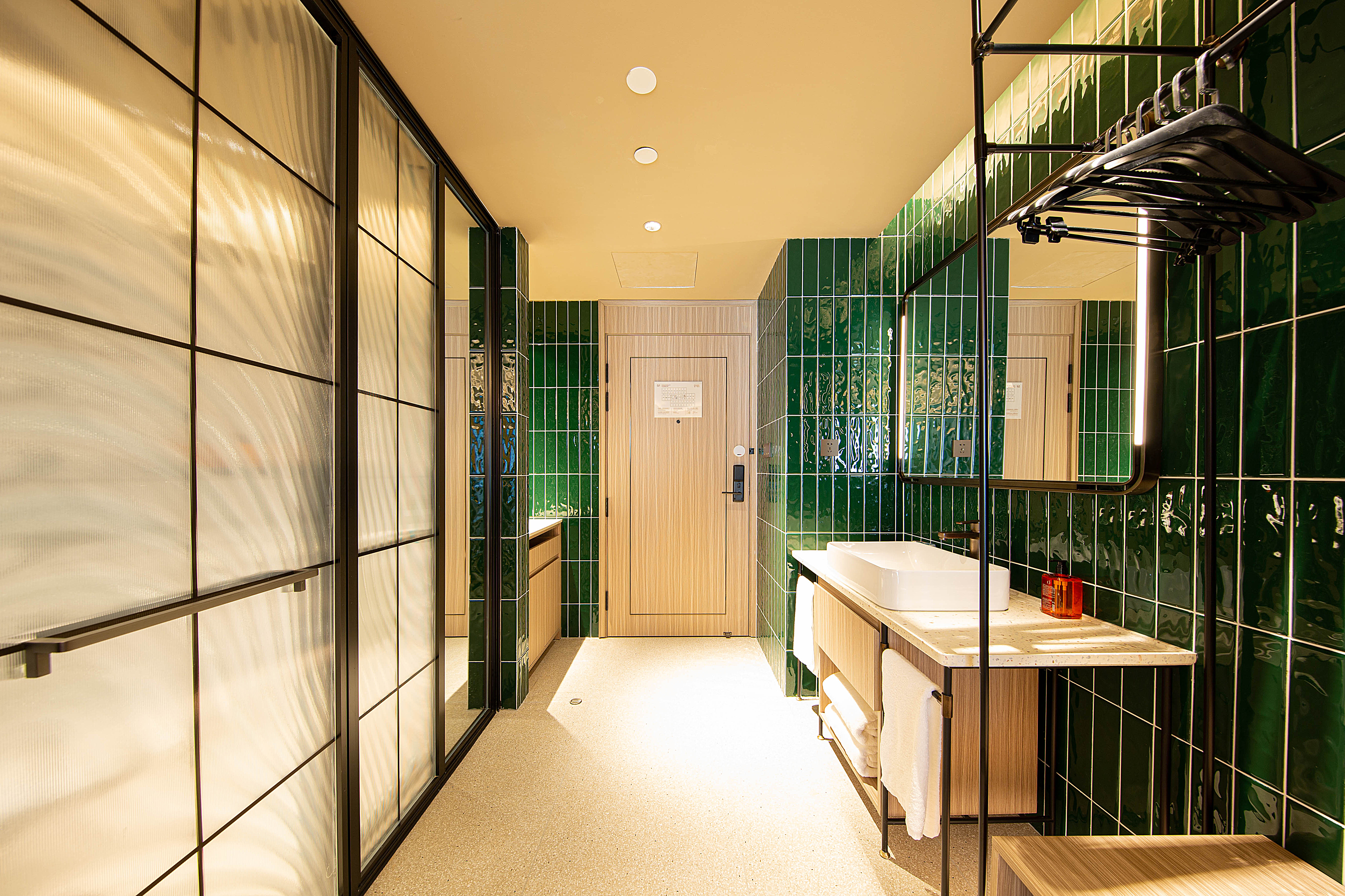 加州阳光高级大床房（65寸投屏|金可儿床垫|独立冰箱）