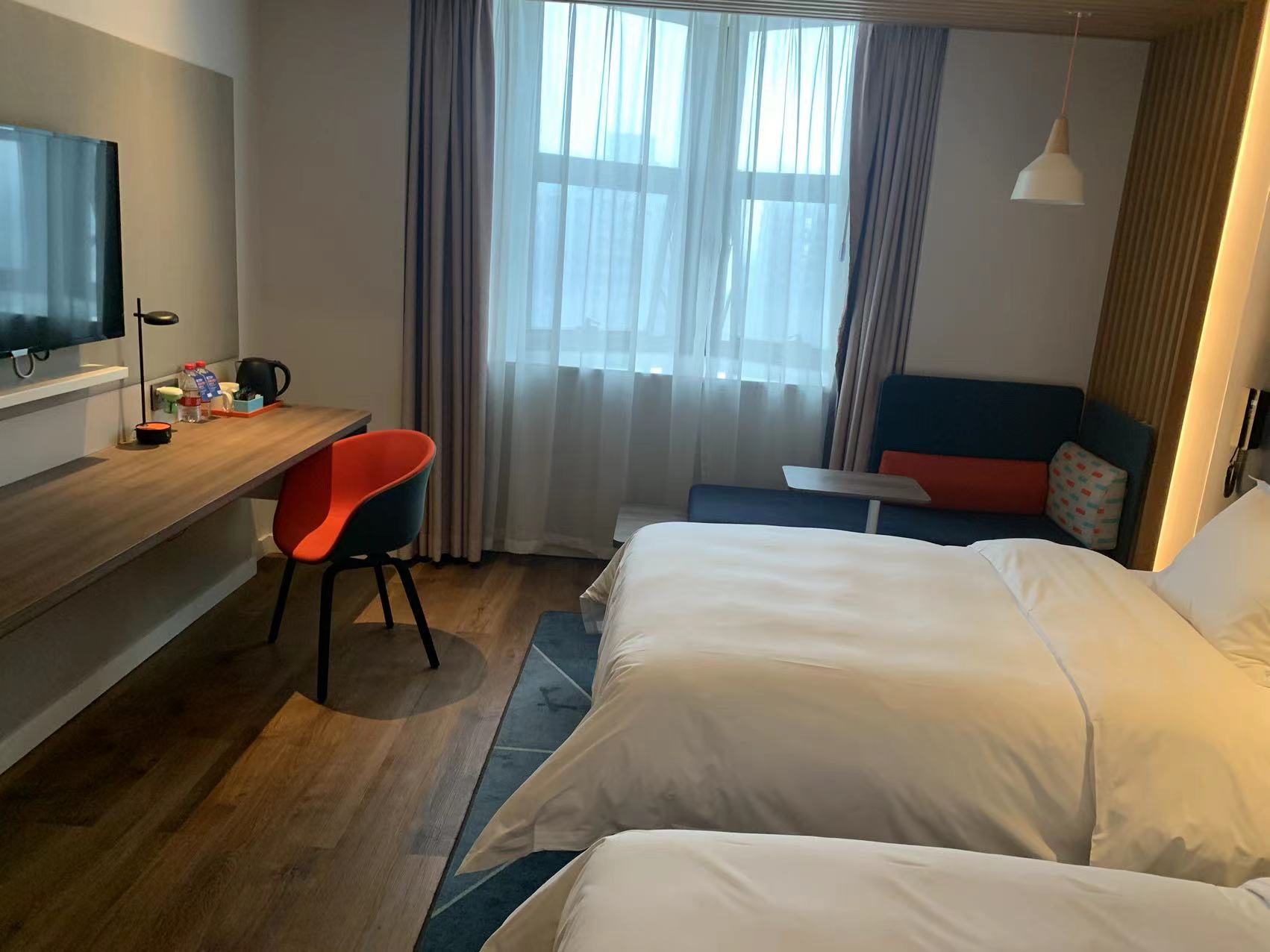 智选高级双床房（舒达床垫+办公桌椅+全身镜）