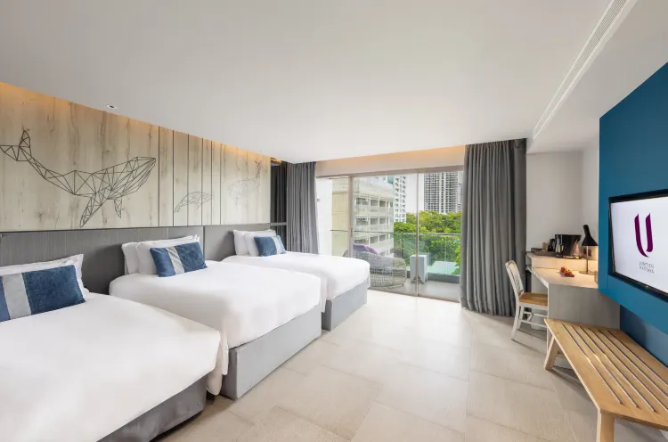 ห้องดีลักซ์ซีบรีซ สำหรับสามท่าน (24 Hours Use of Room)