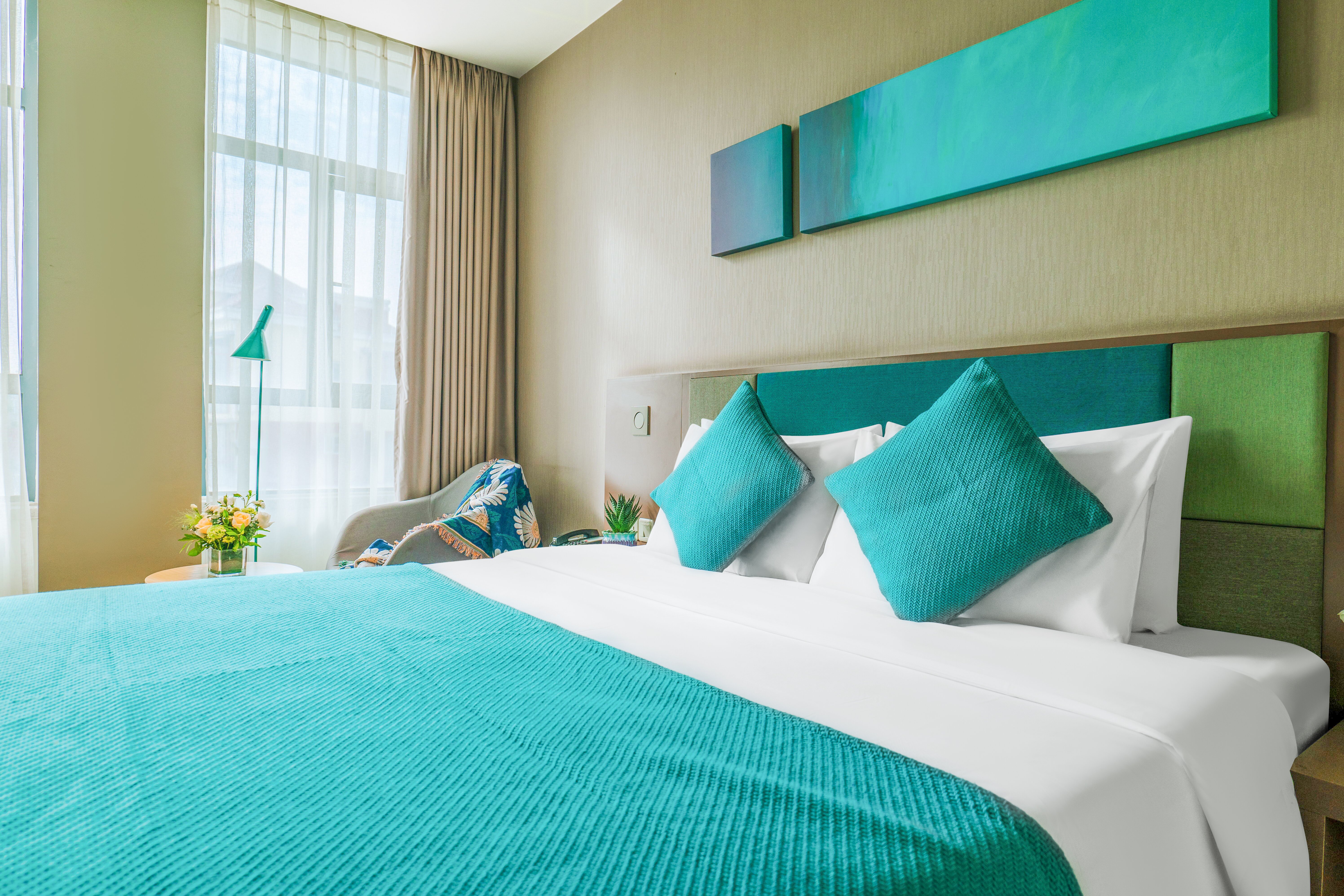 Light Luxury Queen Room