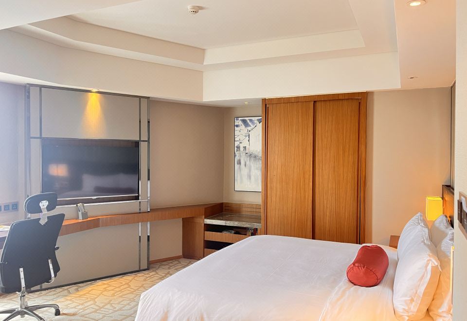 Swiss Grand NanchangCity-view Queen Room