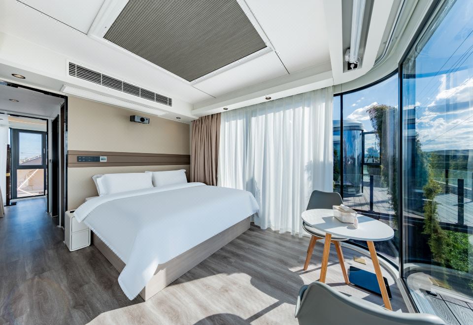 Space Capsule Family Suite (270 ° Volcano View, Heated Air Conditioning, Starry Large Terrace, Two-Bedroom Suite)