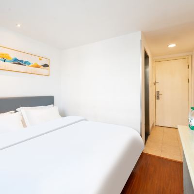 舒適大床房（公區提供洗衣房+助眠床墊） 新合創意飯店（區中醫醫院店 ）優惠