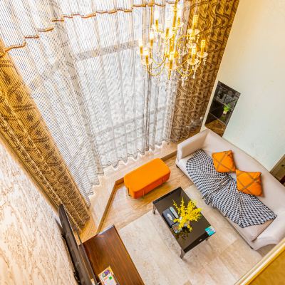 雲悅尊享Loft兩房一廳{羊城天際線景緻+獨立客廳雙衛浴+洗衣機冰箱廚房} 正佳金殿維福頓公寓（珠江新城正佳廣場店）優惠