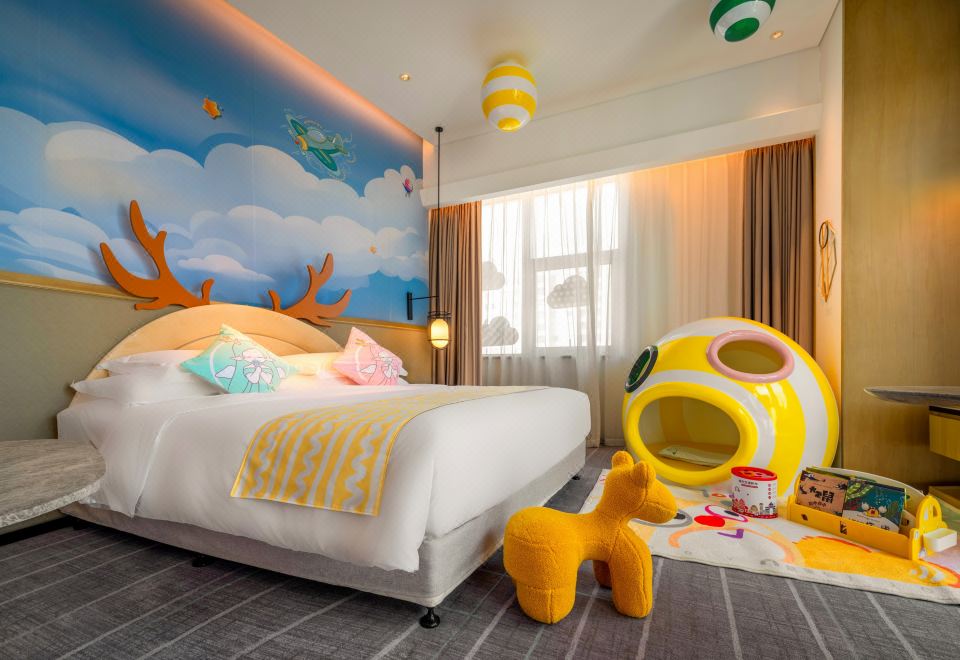 Crowne Plaza QidongCandy House Deluxe Double Bed Room (Playful Fish Lips + Childhood Carousel + Floor-to-Ceiling Window)
