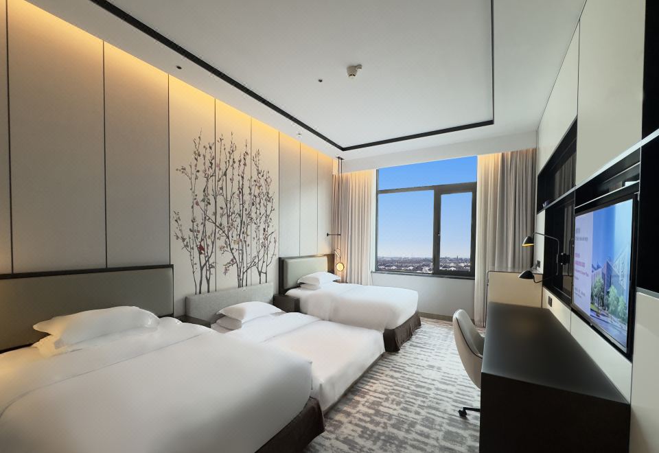 皇冠家庭三床房（梳化床）