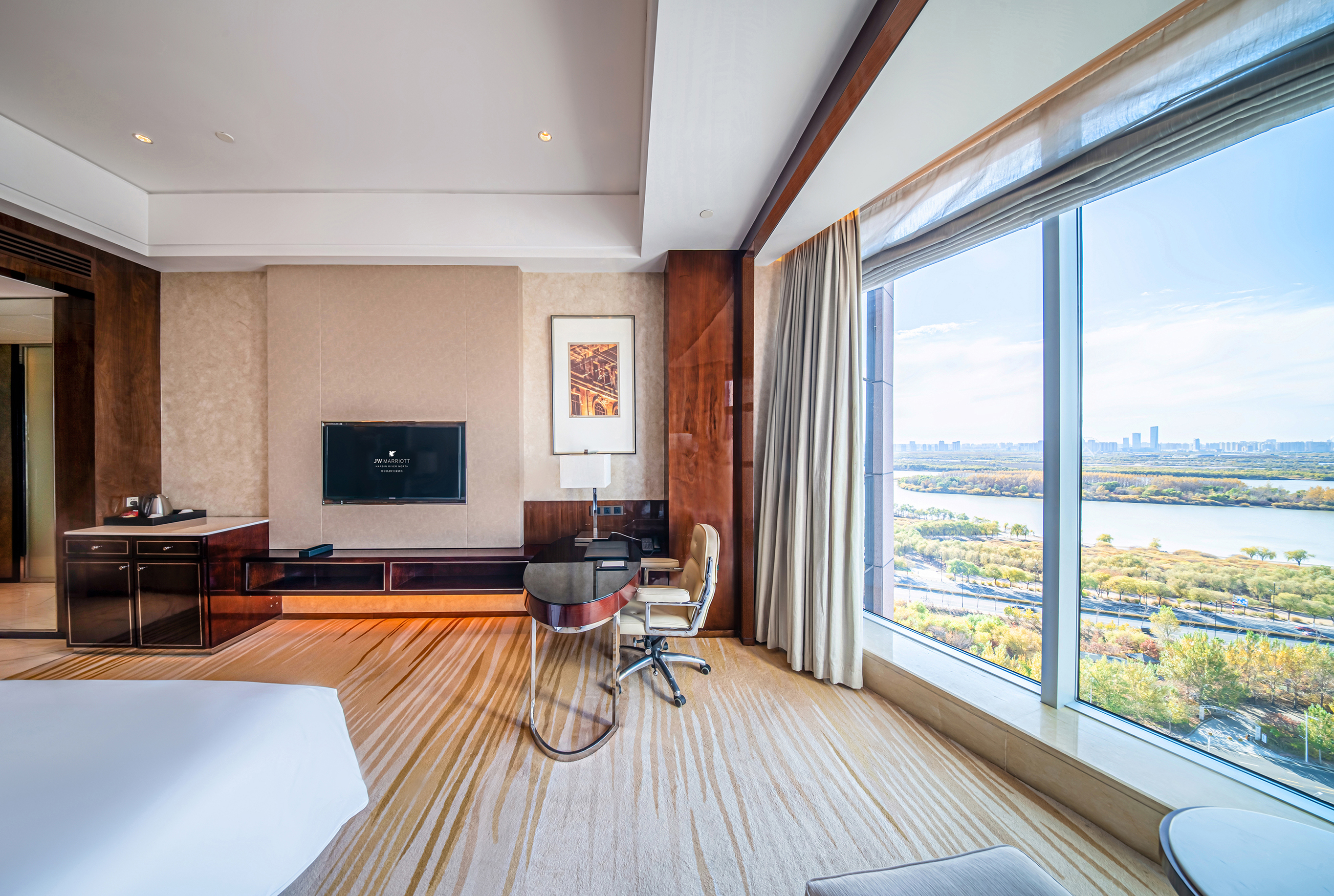 尊贵江景大床房