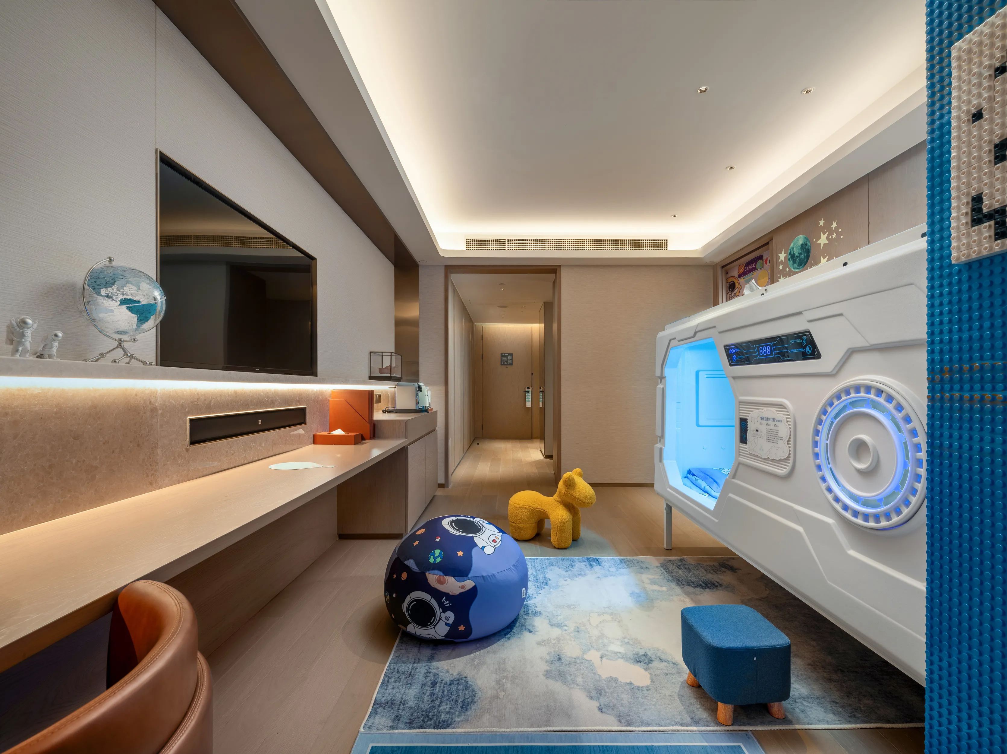 糖果飞屋太空主题家庭套房||童年木马+小童玩具+浴缸