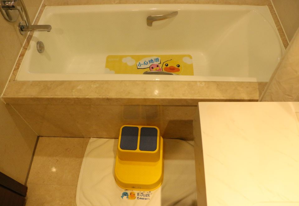 Holiday Inn Shanghai HongqiaoB.DUCK Theme Family Room