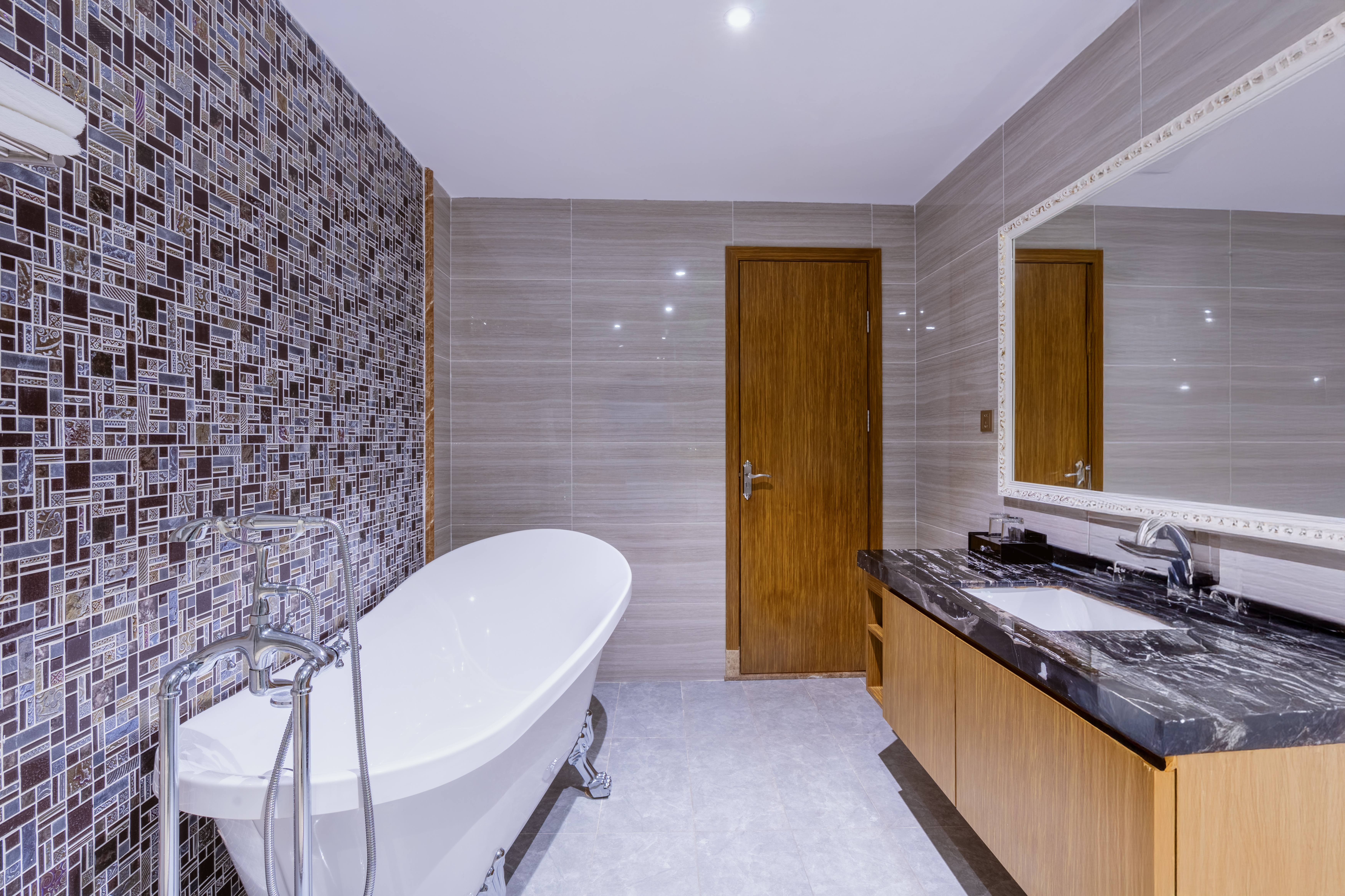 行政套房（小冰箱+保险柜+浴缸）