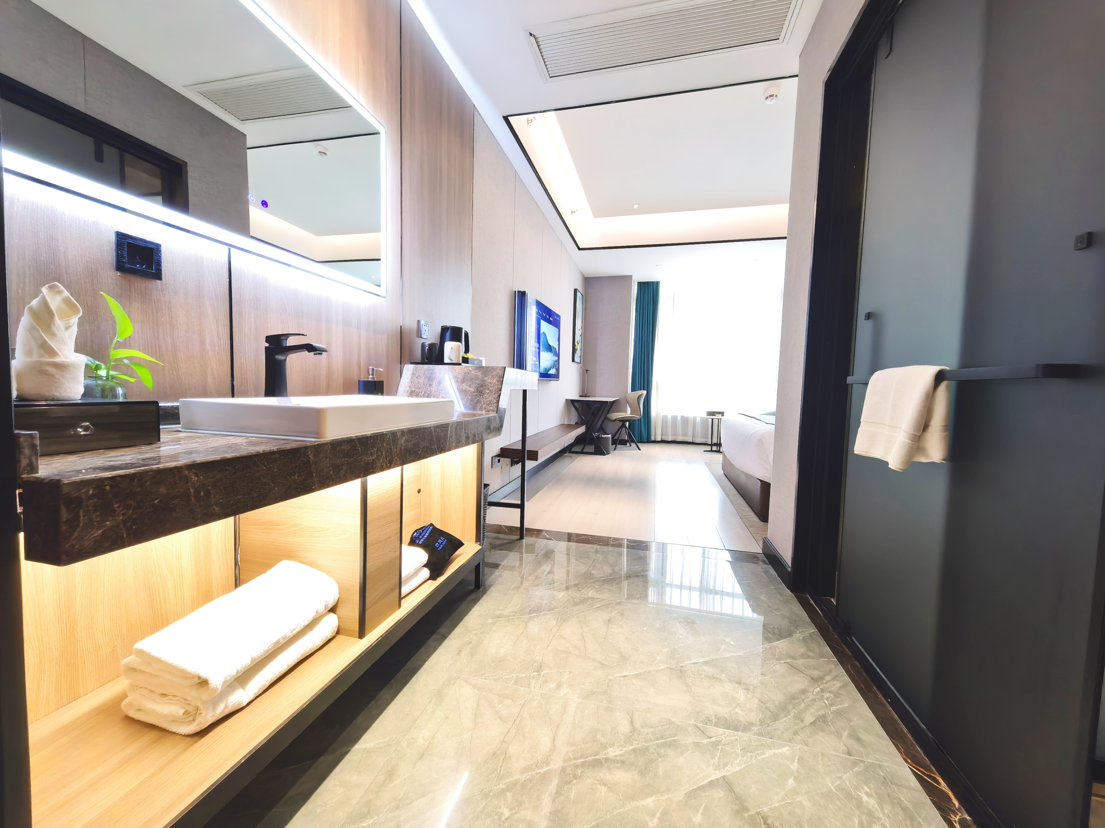 尊享豪華大床房（電視投影+智能馬桶）