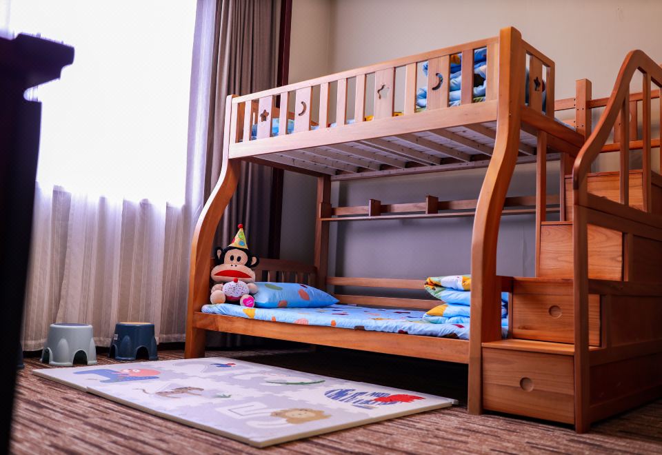 Qianmen Jianguo HotelFamily-friendly Family Room