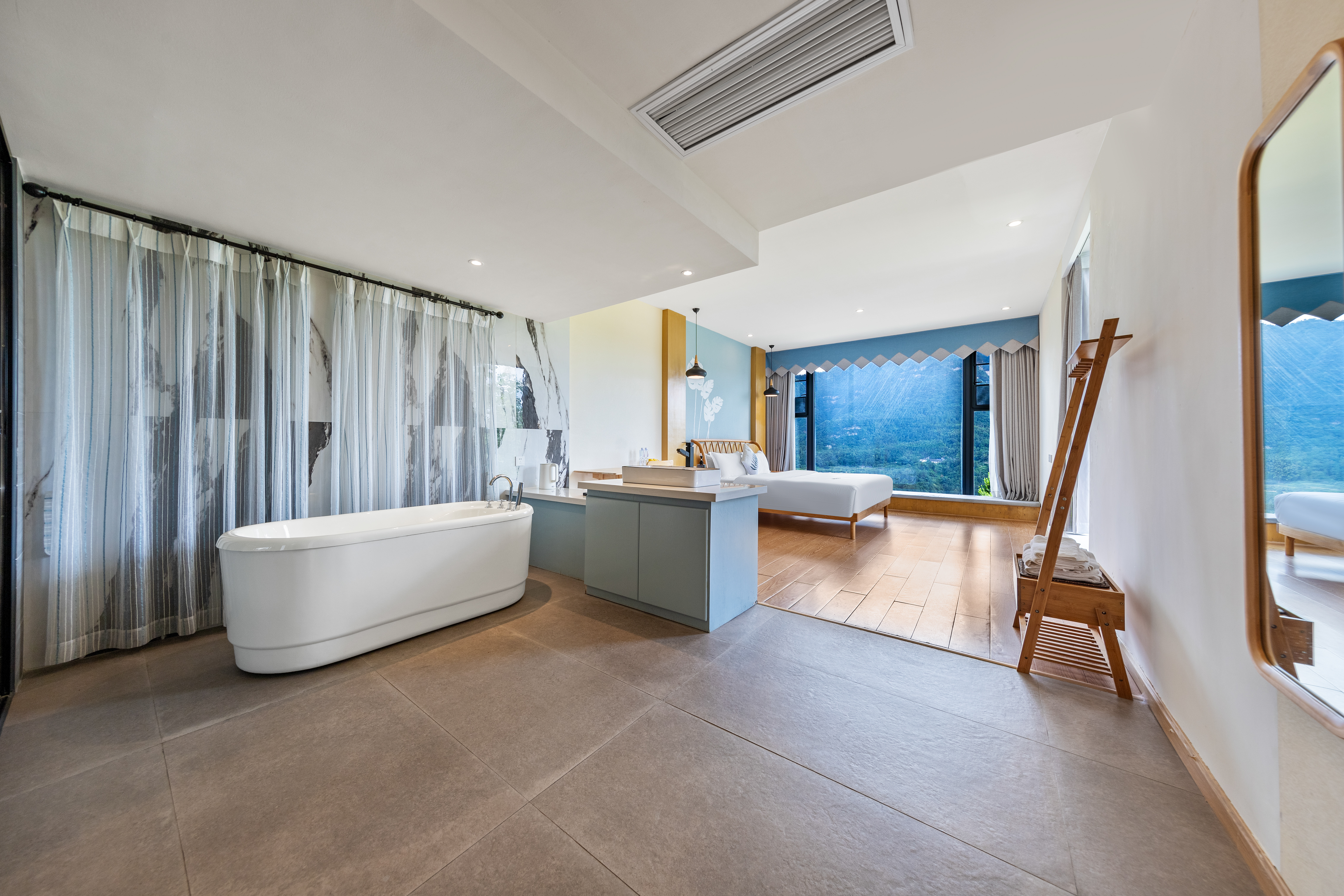 翠岭.春风.落地窗看日出山景全景大床房