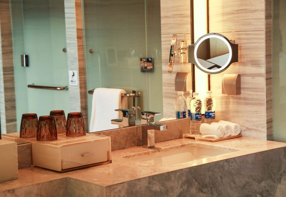 Renaissance Suzhou Wujiang HotelDeluxe Lake-view Family Room