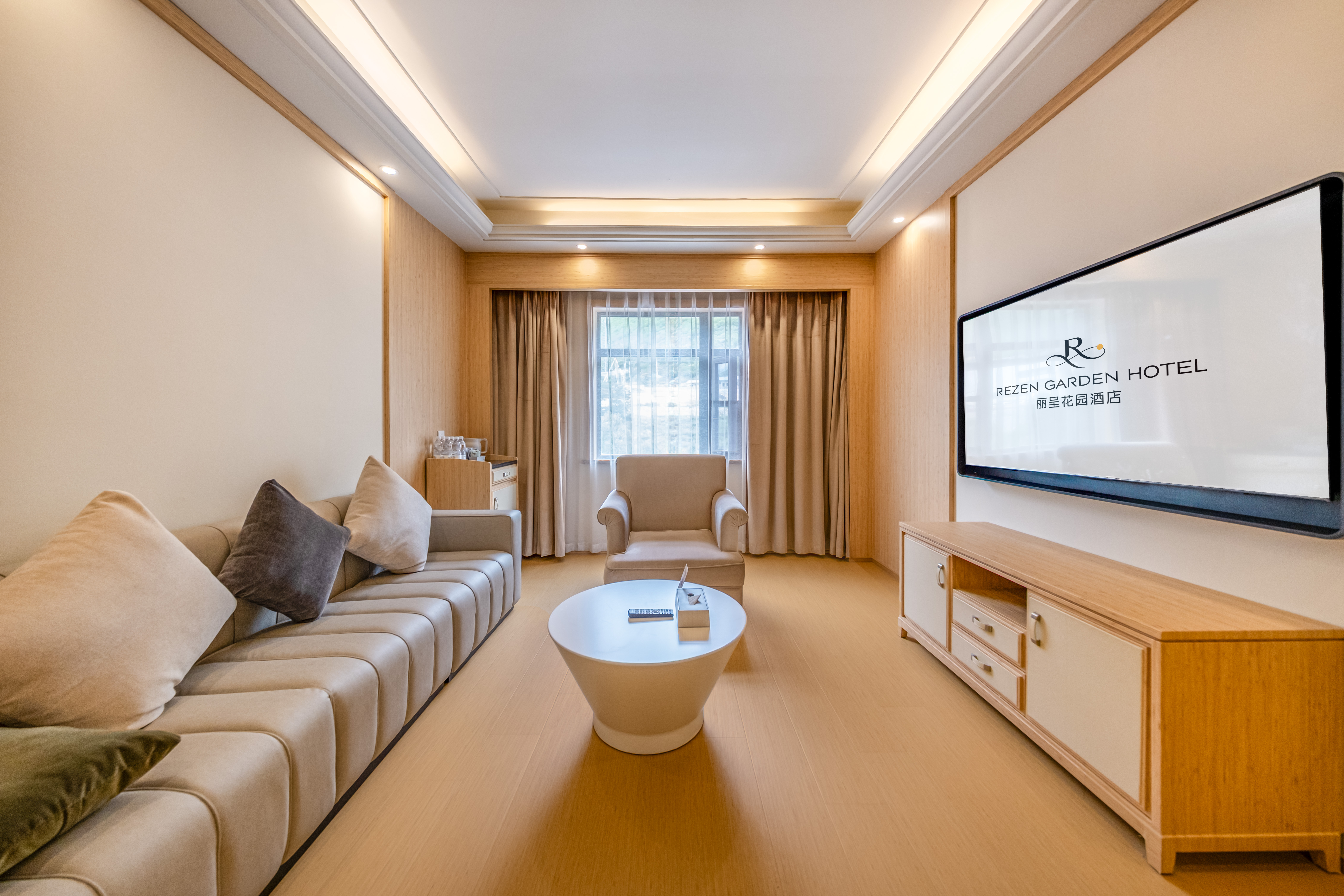 Mountain-View Two-Bedroom One-Living Room Suite (Smart Toilet + Private Bathtub)