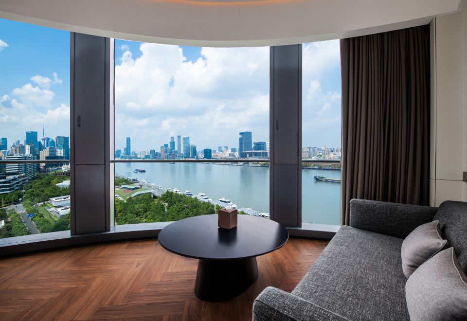 城際行政套房（180°明珠浦江盛景）