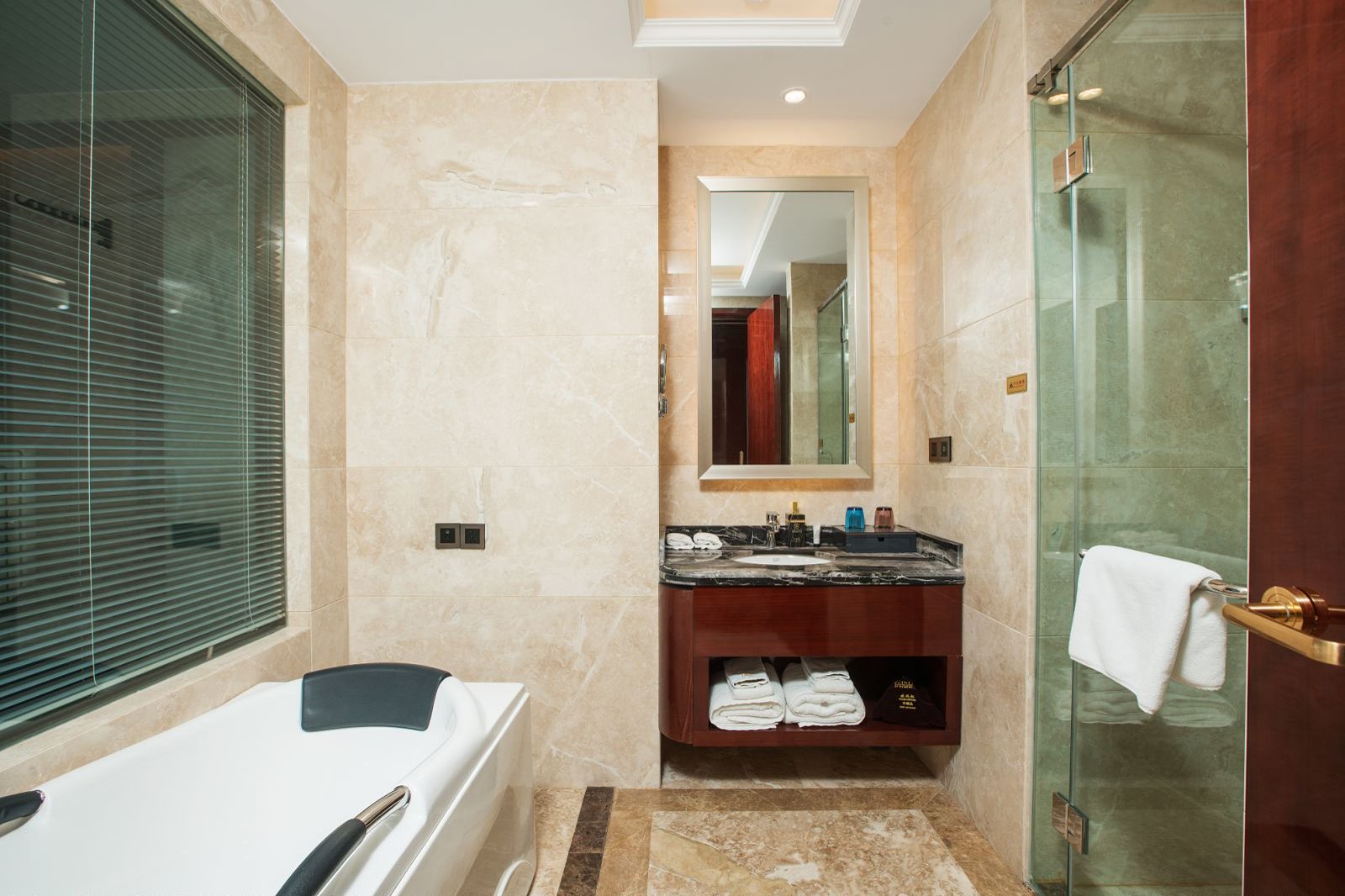 CEO行政套房︱临园风景+舒适睡眠