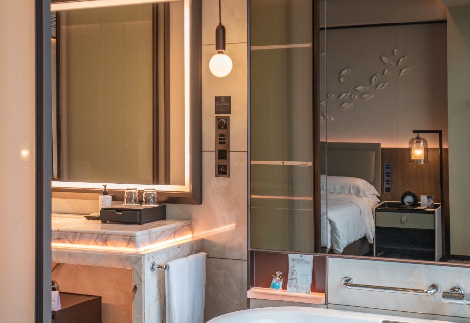 豪华房 超大床 甄选江景景观