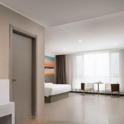 醇享·大床房【超大空間+落地窗+中央空調+電視投屏】 富麗曼庭飯店（青島膠東國際機場店）優惠