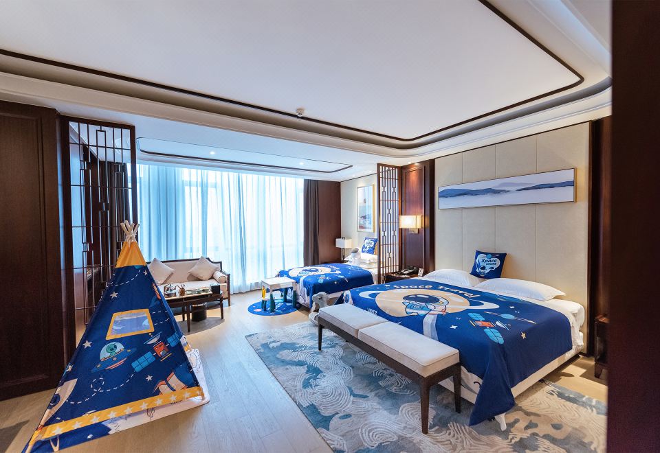 豪华亲子主题双床房【浴缸+无烟+高楼层落地窗】
