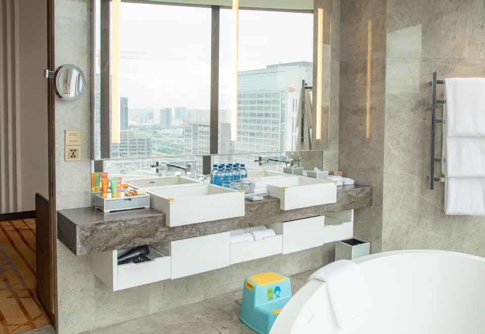 嘉賓軒小黃鴨親子主題家庭套房