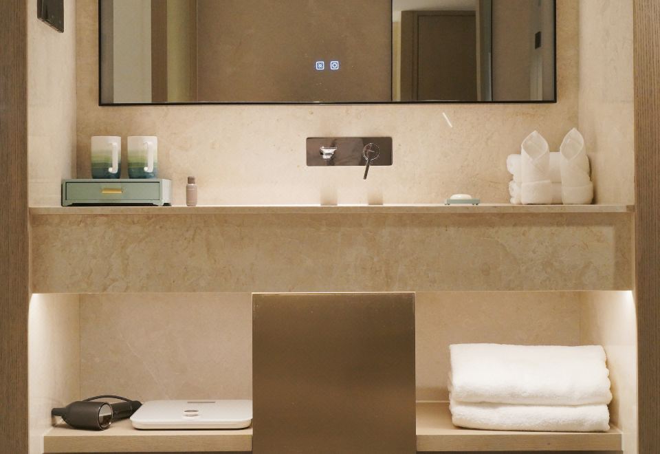 听云山景阳台大床房