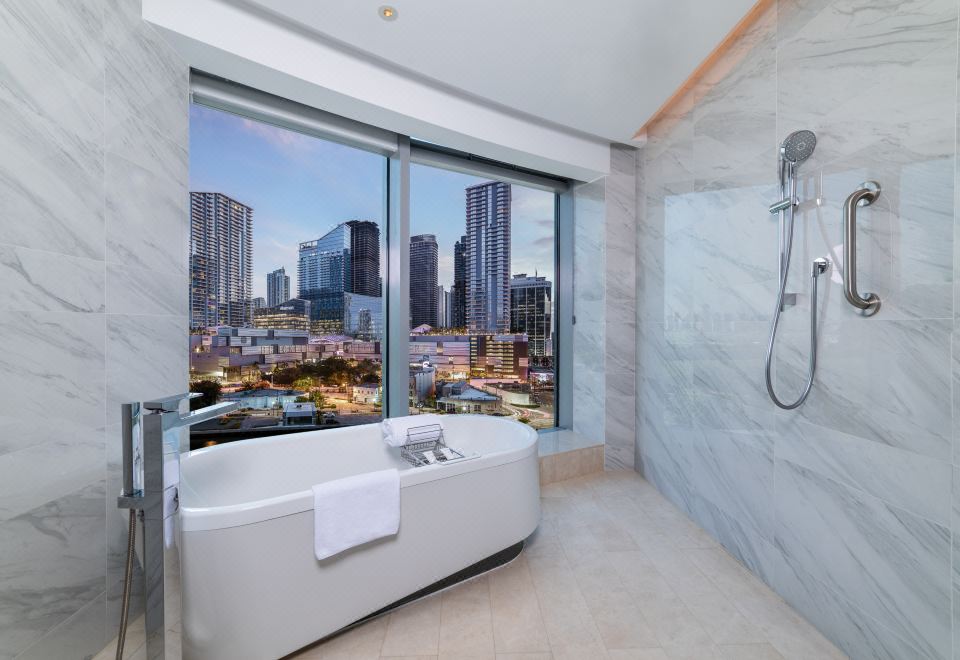 Radisson Hangzhou QianjiangEmbassy Suite