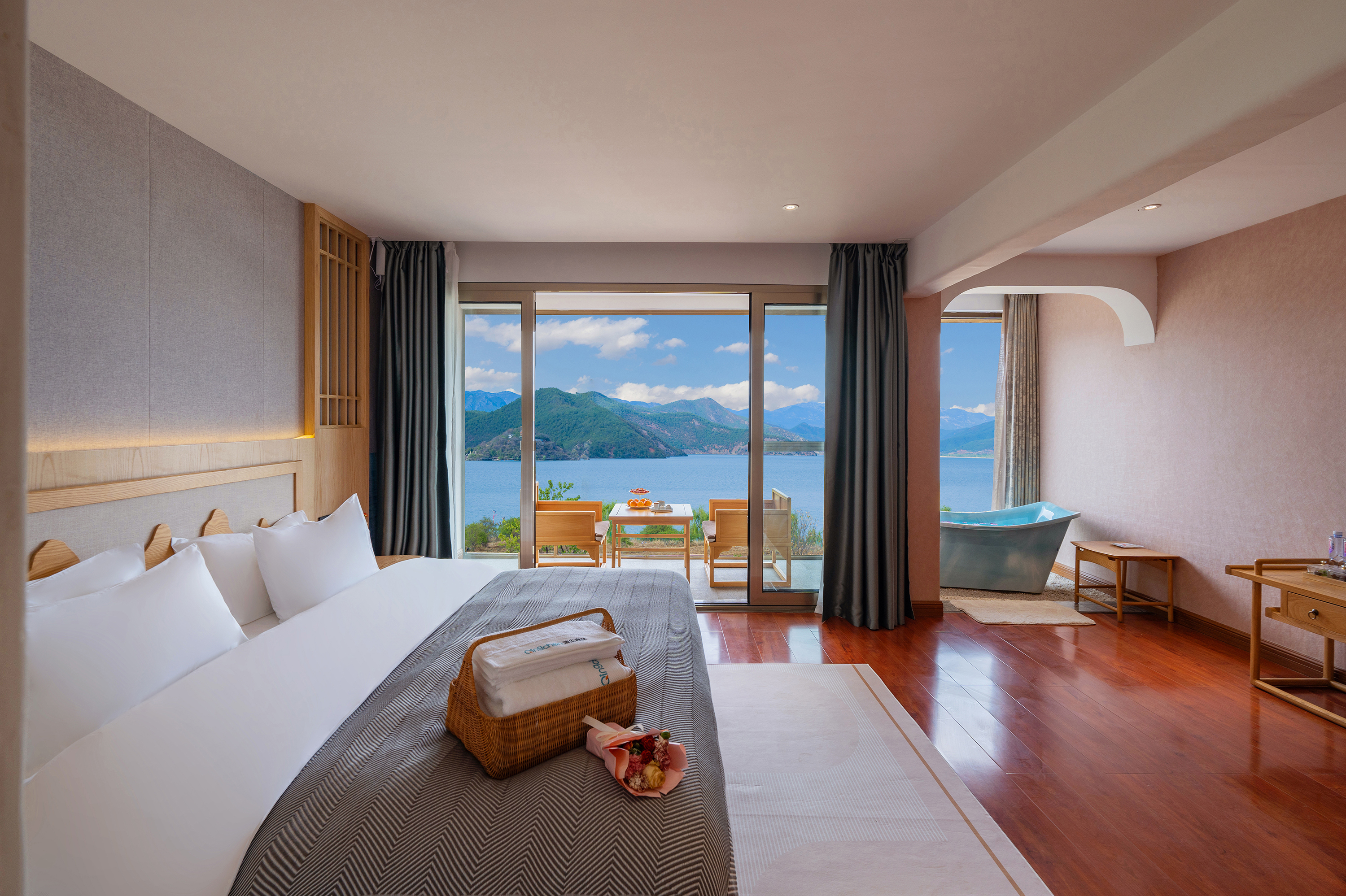 180°湖景豪華大床房|陽台觀日出