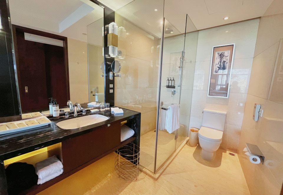 Deluxe Room - Lake-View (2 Beds) (Balcony)