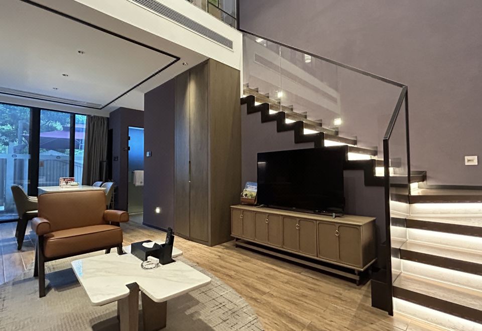 環游·荷蘭風車印象庭院私湯大床別墅