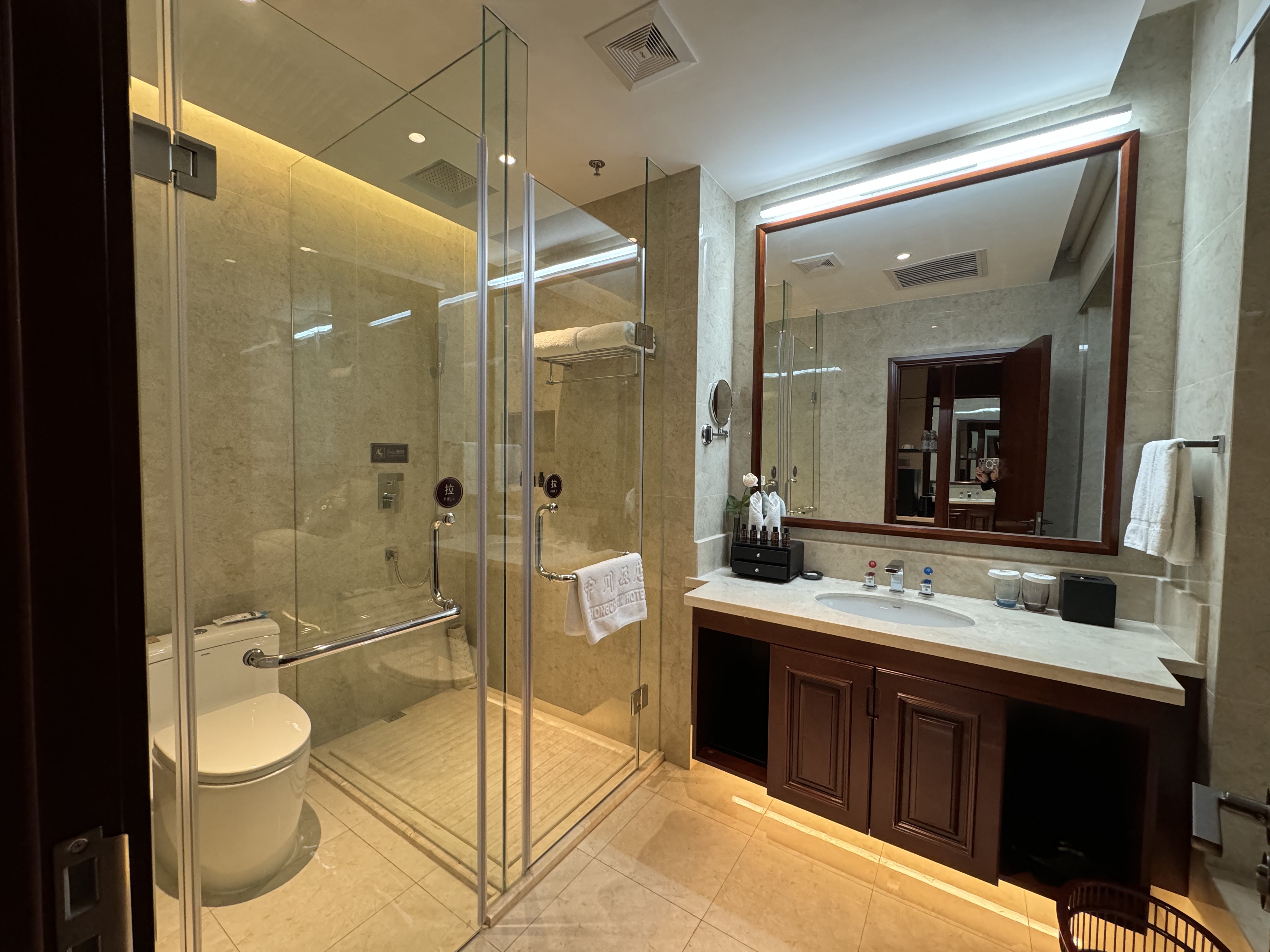 行政轻享大床房