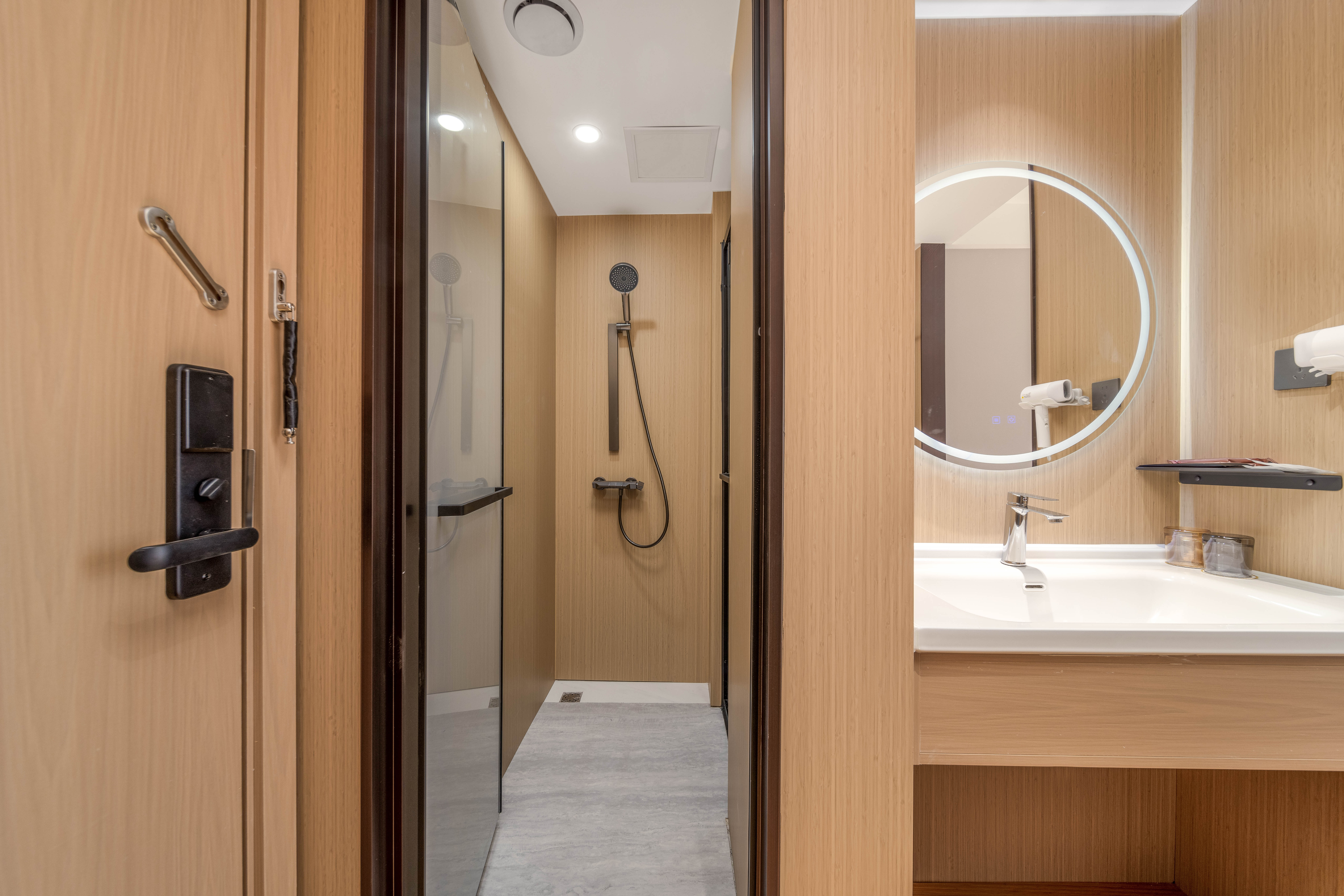 雅致大床房【轻奢办公桌+零压床垫+55寸高清电视】