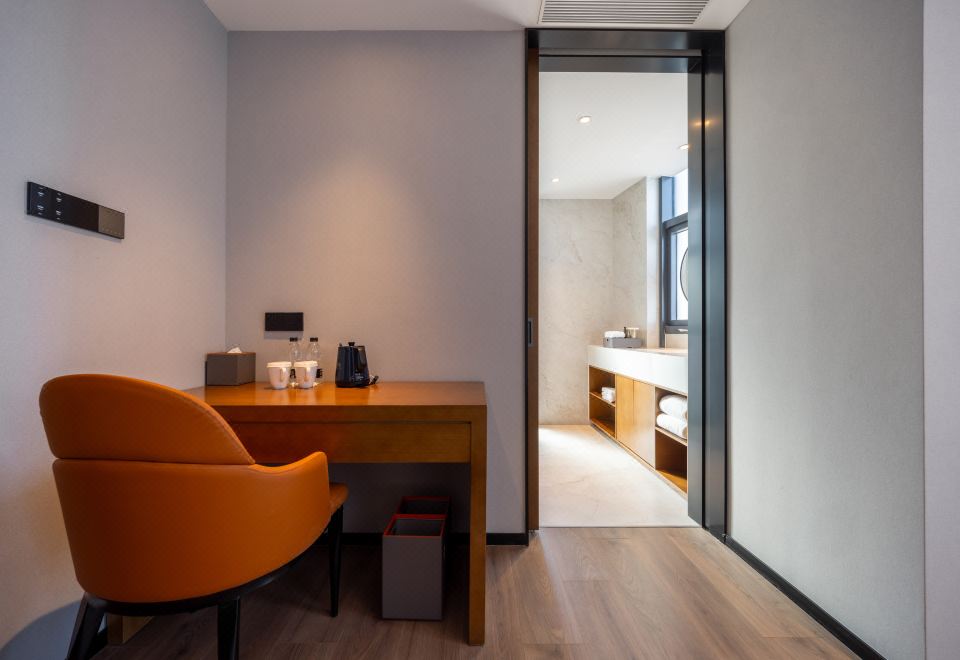 UrCove by Hyatt Beijing Tiantan Hospital Advanced Business ParkExecutive Suite