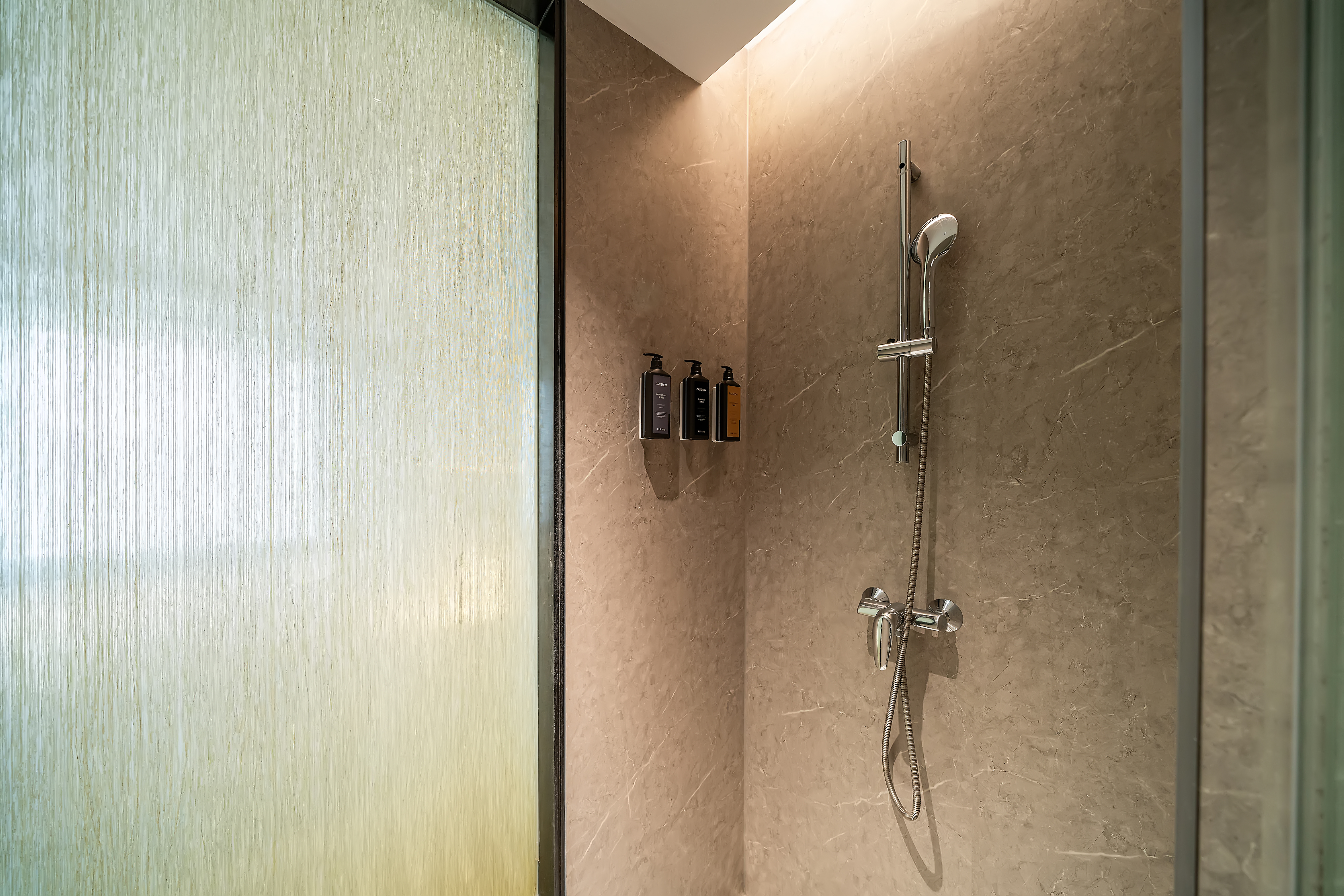 SKJIANSHEHOTELYUNLAN简逸高级大床房（智能语音客控+65寸高清电视）