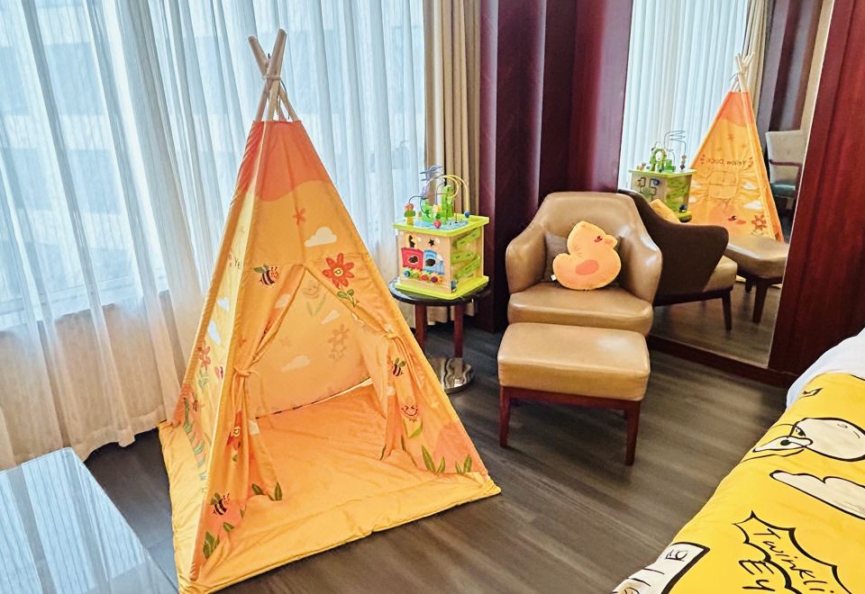 Courtyard by Marriott Shanghai FengxianFamily-friendly 2-bed Room