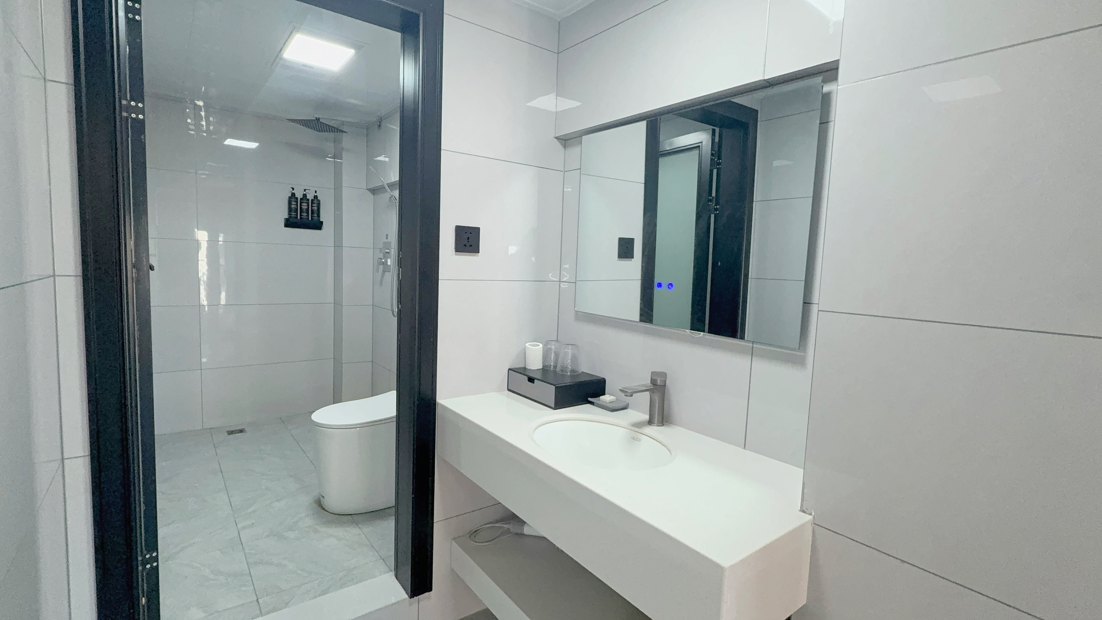 LOFT三床套房∣两衞∣客厅∣双床两张标间∣大床独立单间